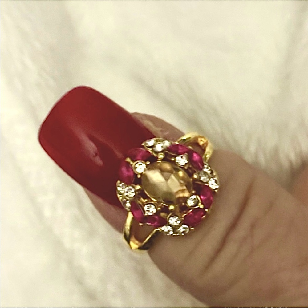 🩷Elegant Gold and Rose Ring🩷